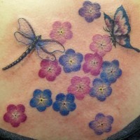 Tatuaje de flores, flores y libélula