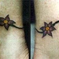 piccoli fiori tatuaggio