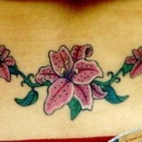 elegante fiori rosa e verde traceri tatuaggio