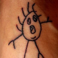 Tatuaje en el pie, personaje de dibujos animados descolorido