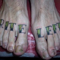 Tatuajes en los pies, dos palabras derecho e izquierdo