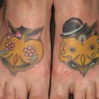 Jolies hiboux lady et gentleman tatouage sur le pied