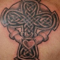 simbolo irlandese  di amicizia tatuaggio