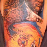 Tatouage coloré d'un Indien et un aigle