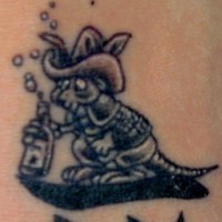 armadillo beve tatuaggio nero