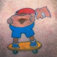 Bart simpson tatuaggio sul bellico