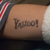 Logotype de Yahoo le tatouage