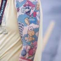 tatuaje en color en todo el brazo con la temática de Mario Nintendo