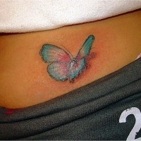 Le tatouage d'un 3D papillon pale