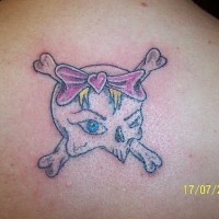 Cranio con fiocco tatuaggio