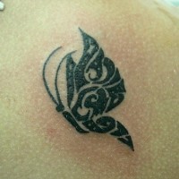 Farfalla nera tatuaggio