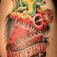 Cuore di zombie tatuaggio colorato