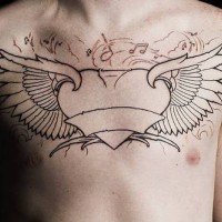 tatuaje incompleto en todo el pecho de corazón con alas