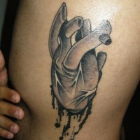 Le tatouage de flanc de cœur noir et blanc