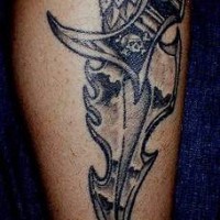 nazista tedesco pugnale inchiostro nero tatuaggio