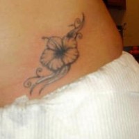 Schwarze Hibiskus-Blume Tattoo