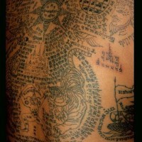 Le tatouage d'écrits hindous original