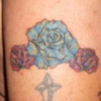 Rose des vents avec le tatouage amateur de roses