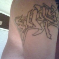 tatuaje casero de graffity