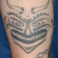 tatuaje flojo de la cara de demonio