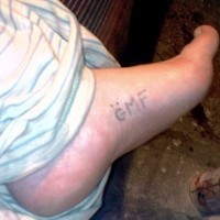 tatuaje casero en el pie