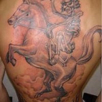 Le tatouage de cavalier de l’Apocalypse de tout le dos