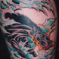 Le tatouage de cheval noir avec le dynamite dans une rivière