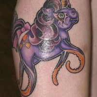 Le tatouage de poney poulpe pourpre