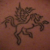Einfache Linie Pegasus Tattoo