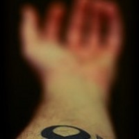 Großes Unendlichkeitssymbol Tattoo am Arm