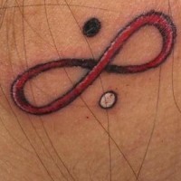 Le tatouage de l'infini en yin et yang style