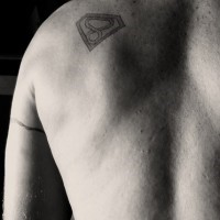 Superman Unendlichkeit Tattoo