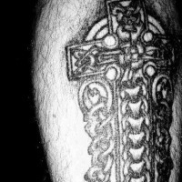 Le tatouage du croix celtique de fer