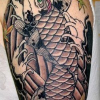 Tatuaje estilo japonés de una carpa koi