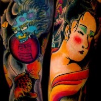 Tatuaje multicolor de una geisha japonesa y una dragón azul
