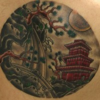 Tatuaje de un paisaje japonés en circulo
