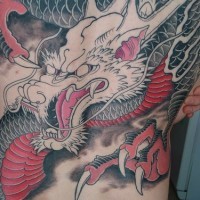 nero e rosso drago gipponese tatuaggio
