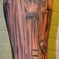 Tatuaje de Jesús en la capa irradiando la luz