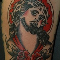 Tatuaje negro y rojo retrato de Jesús