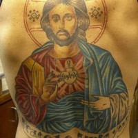 el tatuaje grande de jesus y corazon sagrado hecho en color