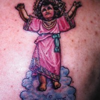 Tatuaje del niño Jesús en la nube