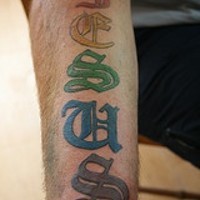 Tatuaje nombre Jesús a diferentes colores