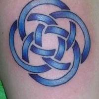 Blaues fünffaches Symbol Tattoo