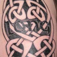 Knotted tracery and name tattoo
