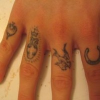Knuckle tattoo, little signs, bird, horseshoe
