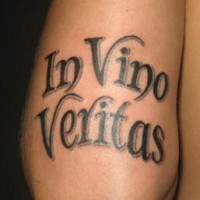 Tatuaje en mano in vino veritas