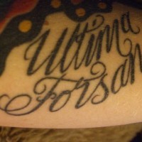 ultima forsan phrase calligrafica tatuaggio