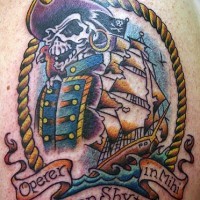 Tatuaje de un pirata muesto y un barco