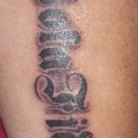 sola fide bellissima scrittura latina tatuaggio