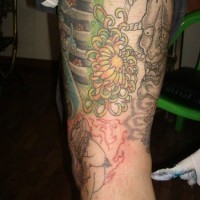 Leg tattoo, episode with skull, beautiful flower